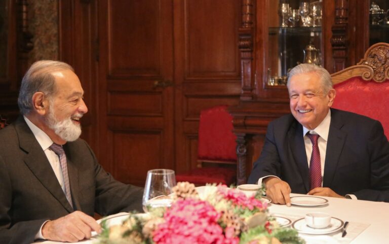 En un día muy movido para él, AMLO se reunió con el empresario Carlos Slim Helú, el hombre más rico del país.