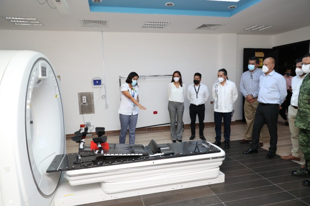 Con más y mejores servicios de salud brindamos una mayor calidad de vida a las y los quintanarroenses: Carlos Joaquín