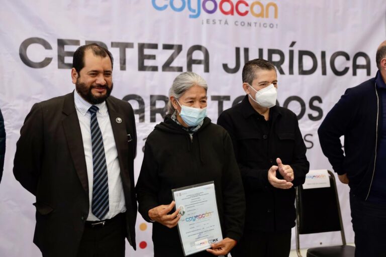 Brinda Coyoacán certeza jurídica a locatarios de mercados