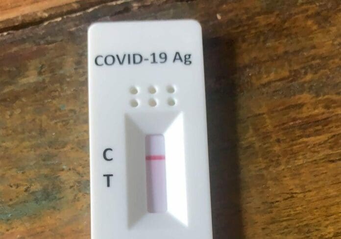 Un hospital se equivocó con el resultado de 400 pruebas Covid; les dijo a pacientes que eran negativos pero sí estaban contagiados. Foto: Redes sociales