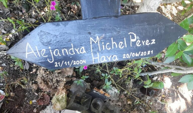 Denuncian vandalismo en tumba de víctima de feminicidio