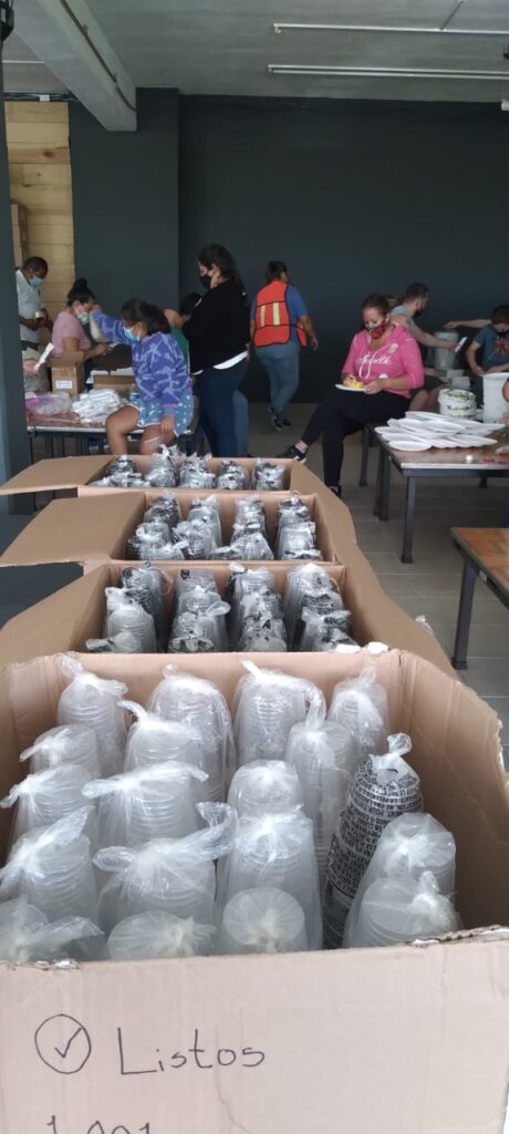 Preparan mil cenas navideñas para entregar en colonias de escasos recursos en Cancún