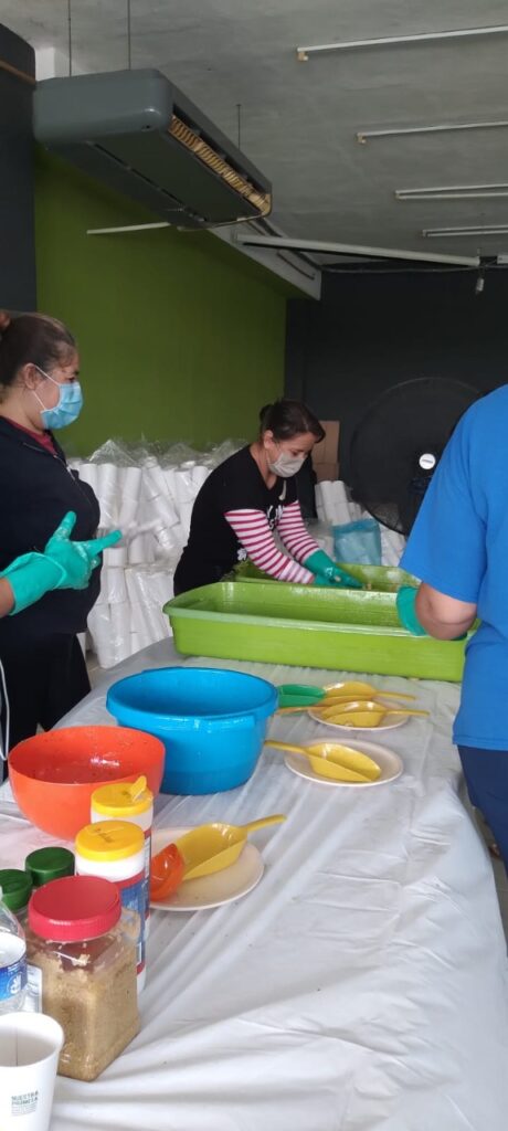 Preparan mil cenas navideñas para entregar en colonias de escasos recursos en Cancún