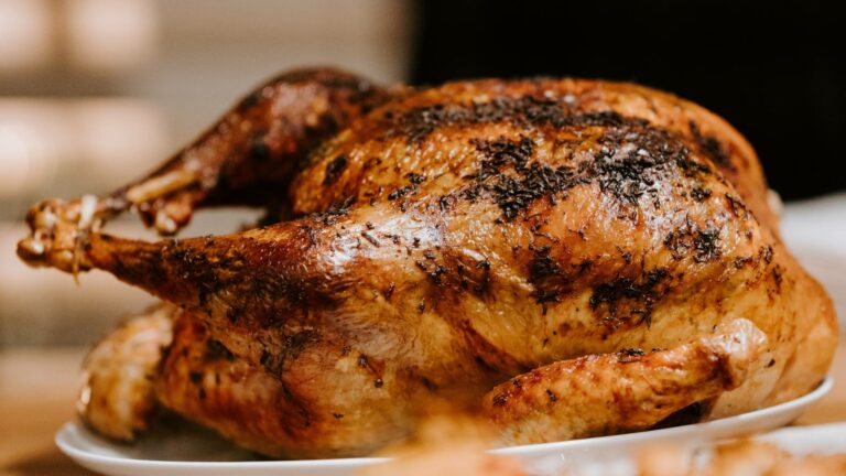 Preparan mil cenas navideñas para entregar en colonias de escasos recursos en Cancún