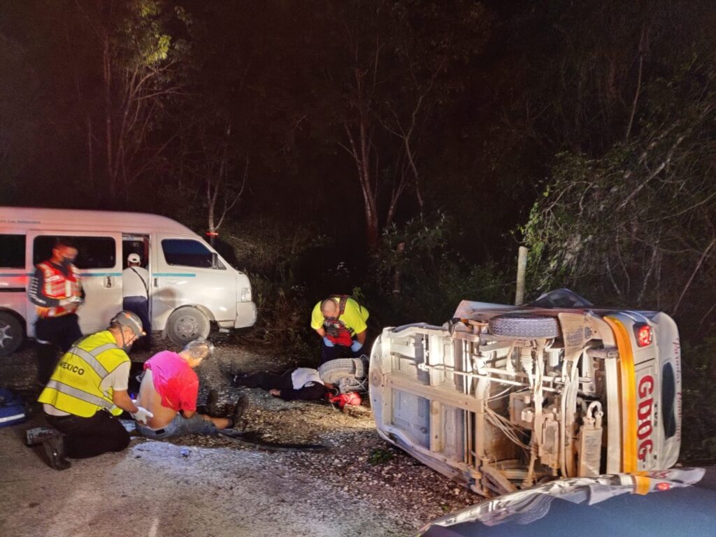 Conductor cafre impacta mototaxi, deja dos heridos y huye