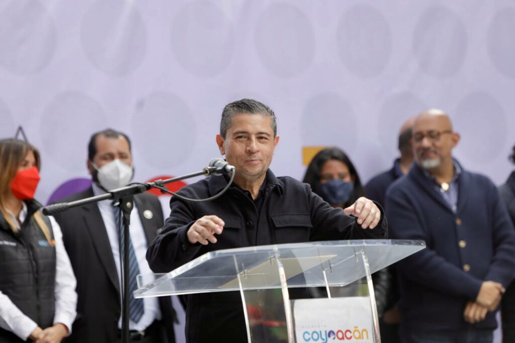 Abren pista de hielo en Coyoacán