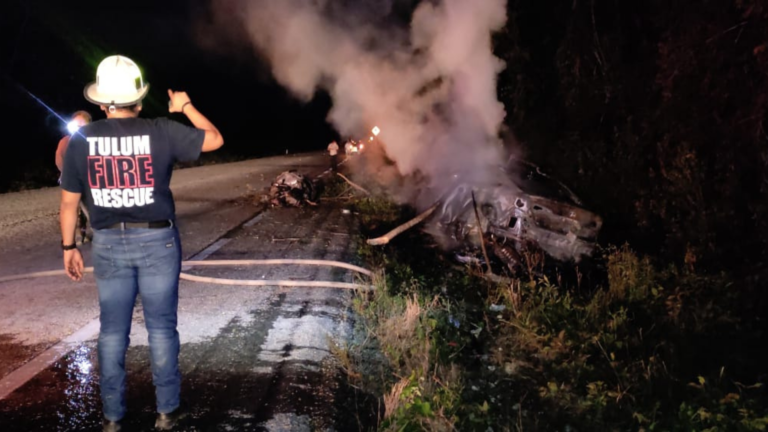 Muere persona calcinada tras chocar en Tulum