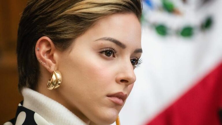 Mariana Rodríguez da consejos para ahorrar agua con regaderas carísimas