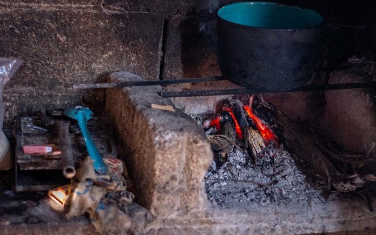 Abuelito muere calcinado en su casa por prender fogata para mitigar el frío