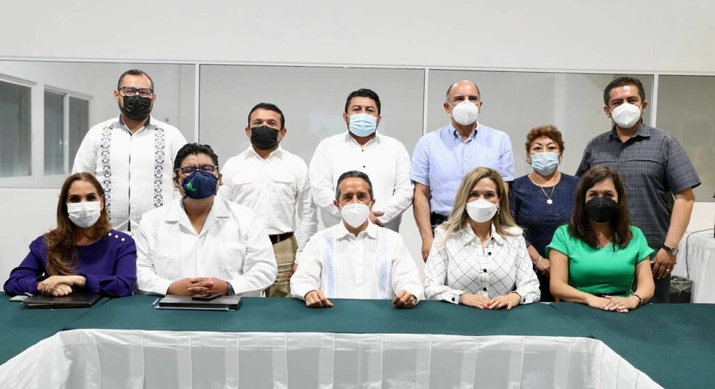 Refrenda Carlos Joaquín su compromiso de mejorar el nivel de vida en Quintana Roo