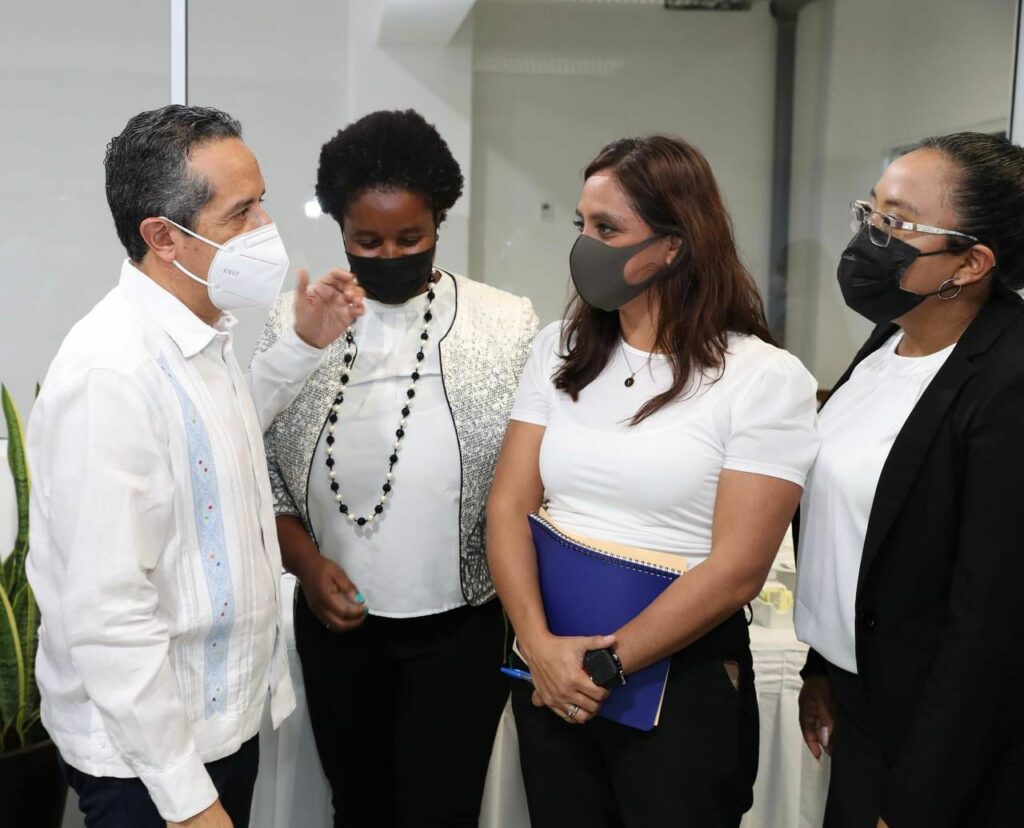 Refrenda Carlos Joaquín su compromiso de mejorar el nivel de vida en Quintana Roo