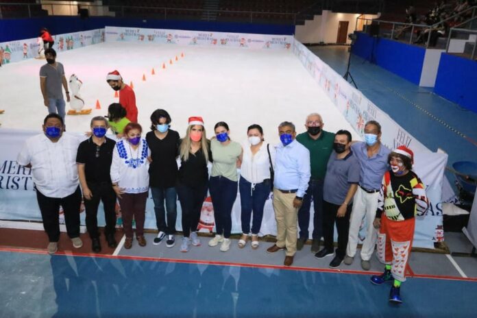 Tiene por primera vez Solidaridad pista de hielo para fiestas decembrinas