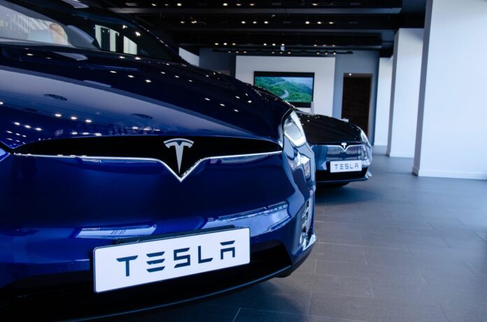 Tesla añade TikTok entre sus aplicaciones de entretenimiento para vehículos