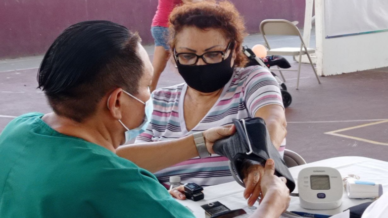 Lleva el DIF Solidaridad las brigadas “Renovando Vidas” a Villas del Sol