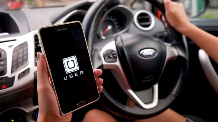 Usuaria de Uber denuncia a conductor que cambió de ruta, la compañía lo niega
