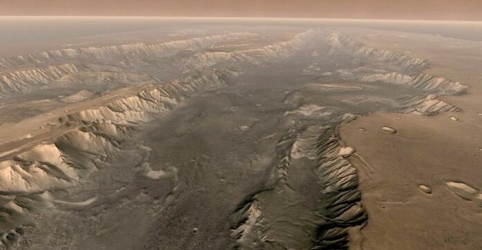 Científicos encuentran grandes cantidades de agua en el 