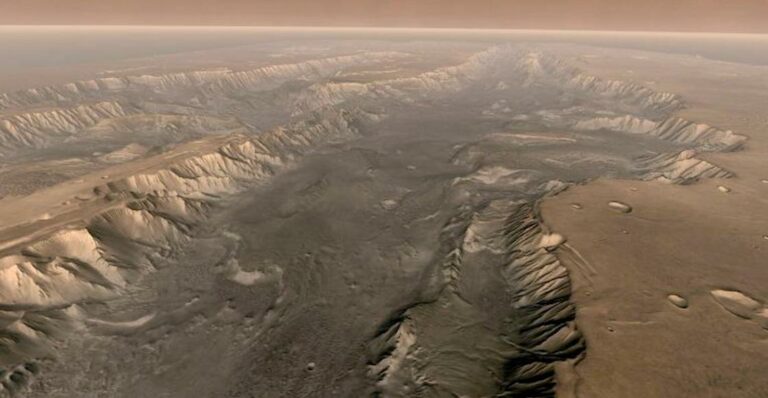 Científicos encuentran grandes cantidades de agua en el "Gran Cañón" de Marte