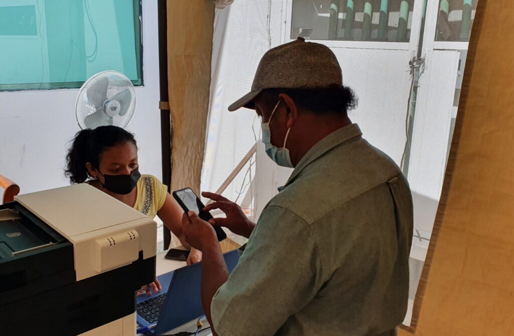 Beneficia gobierno de Puerto Morelos a adultos mayores con descuentos en el pago de predial 