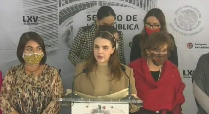 La víctima del diputado panista acusado de violación acudió al Senado a contar su caso y a exigir justicia contra su agresor. Foto: Captura de video