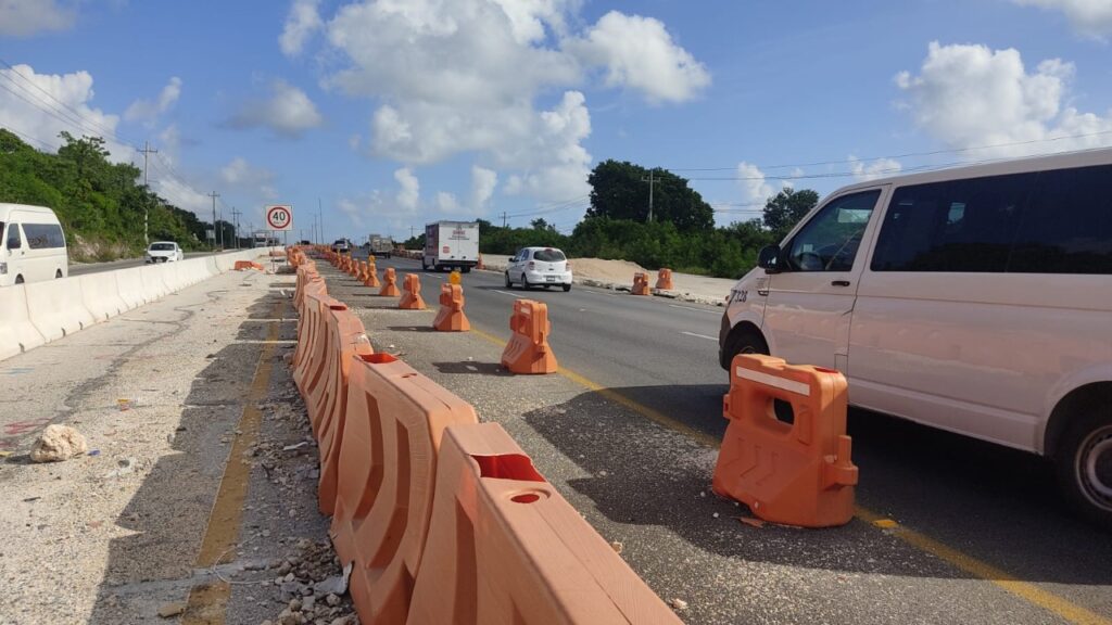 Verifican agrietamientos en carretera federal Playa del Carmen-Puerto Morelos