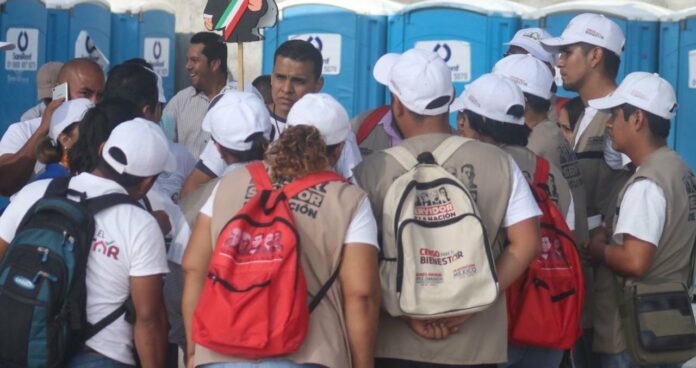 Tribunal Electoral sancionó a 25 servidores por usar programas a favor de AMLO