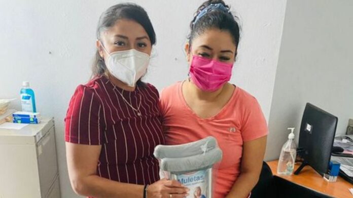 DIF Tulum continúa ayudando a personas con problemas de movilidad donando insumos