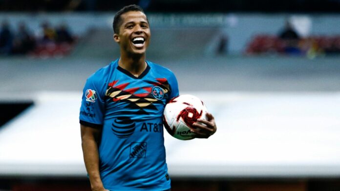 Giovani Dos Santos, quien fuera en su momento uno de los mejores mexicanos en activo, hoy día está sin equipo, pues desde el América no ha sido fichado por ningún club.