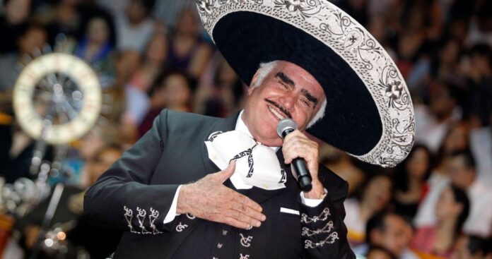 Miles de seguidores del cantante Vicente Fernández acudieron a la Arena VFG