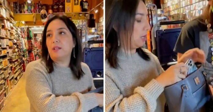 Una mujer acusa a afroamericano de robarle su celular; esta persona no solo quedó exhibida por mentirosa sino por racista. Foto: Captura de video