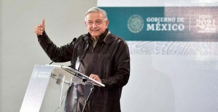 AMLO criticó de nueva cuenta a los videojuegos por ser violentos; dijo que antes los niños se paraban a ver el programa de Chabelo. Foto: Sin Embargo