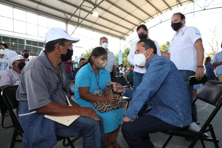 Platícale al Gobernador Carlos Joaquín