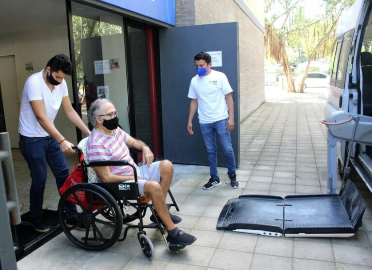 Ofrece CRIM Solidaridad apoyo de transporte gratuito a pacientes en rehabilitación