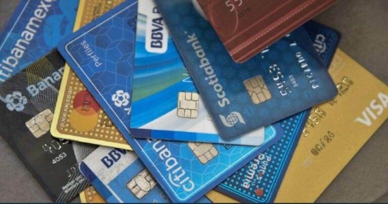 Autoridades advierten sobre una nueva modalidad de fraude; la llaman el "tallado de tarjeta"; ve en qué consiste para no caer. Foto: Sin Embargo