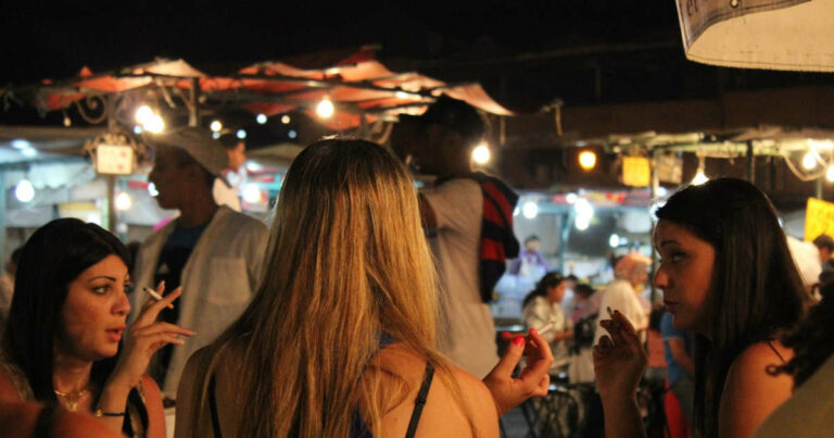 Diputados de Nuevo León buscan regresar áreas de fumar a negocios