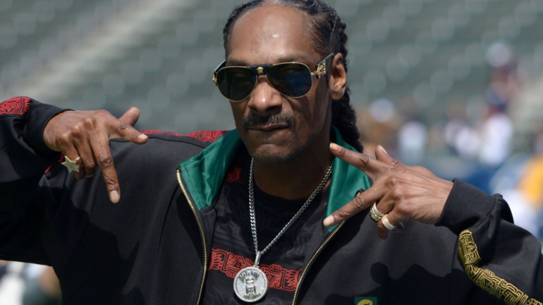 Fan paga 450 mil dólares para ser vecino virtual de rapero Snoop Dogg