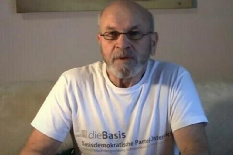 Pierde la vida por Covid-19 famoso líder antivacunas, quien buscaba "curarse" con dióxido de cloro