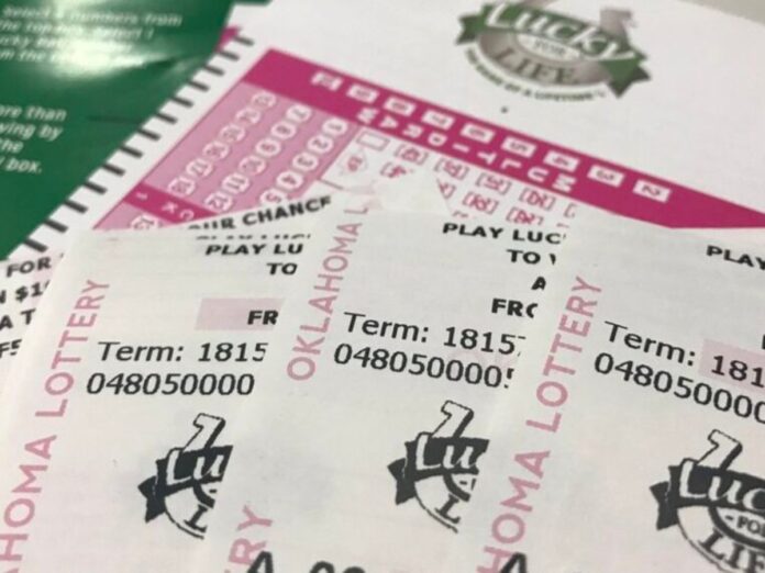 Por error, compró 2 boletos de lotería y ganó los dos premios mayores