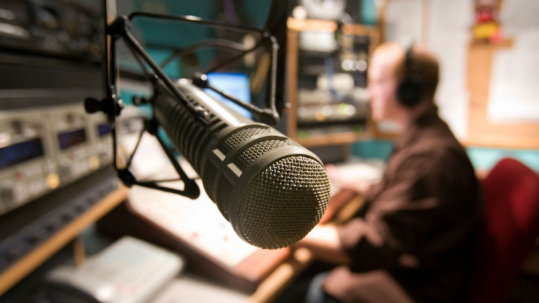 Denuncian que narcos utilizan ‘estaciones de radio piratas’ para reclutar