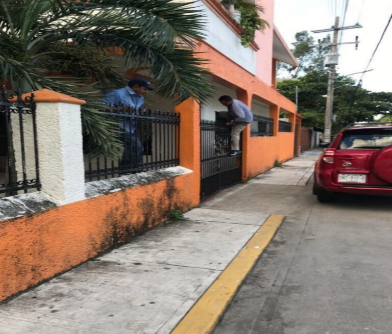 Quisieron entrar a una casa en Playa del Carmen
