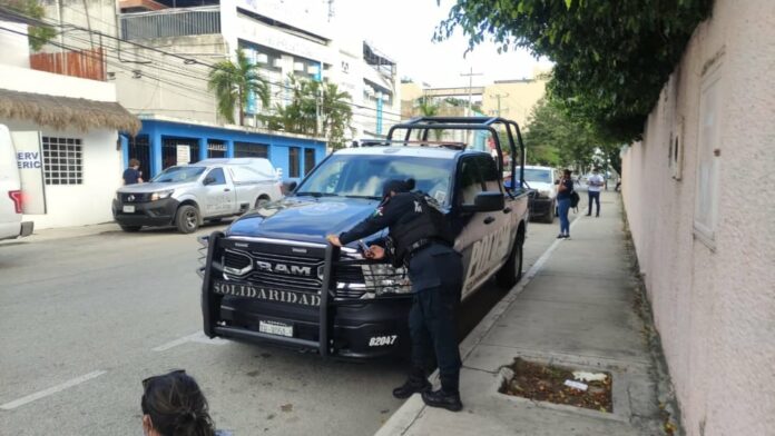Hallan cuerpo de mujer putrefacto en departamento