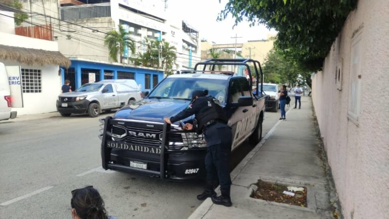 Hallan cuerpo de mujer putrefacto en departamento