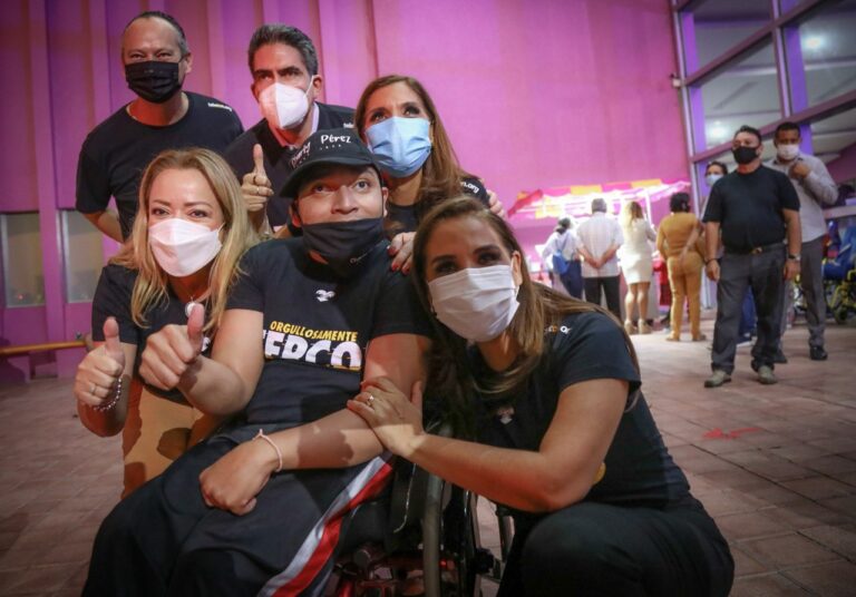 Se suma BJ a entrega de donativo para Teletón 2021