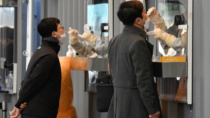 La OMS informó que no hay muertes relacionadas con variante Ómicron en el mundo