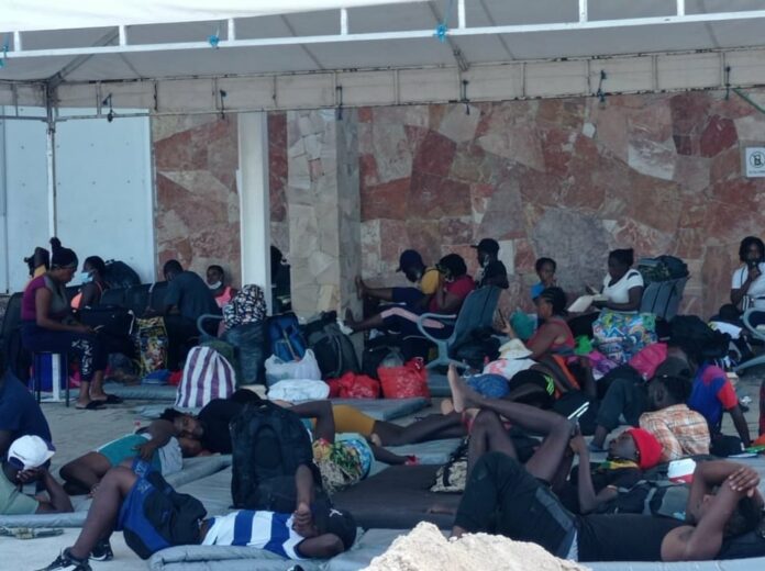 Arribo de haitianos rebasó albergues locales