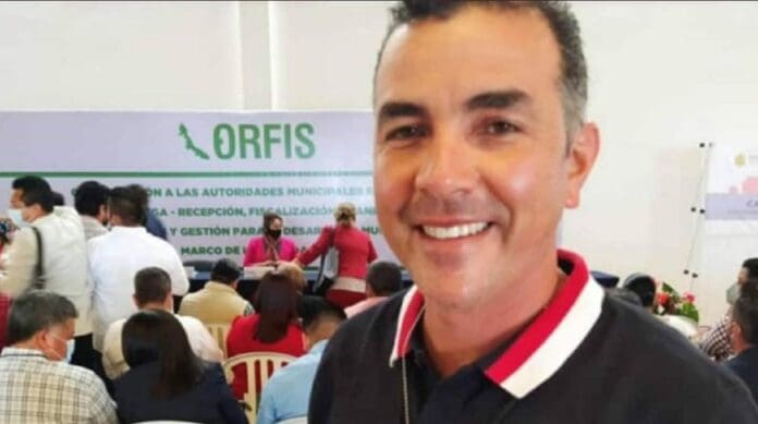 Un alcalde electo de Morena ha sido detenido; está acusado del delito de secuestro; se detuvo a además a otra persona que quiso evitar el arresto. Foto: FB de Jorge Cárdenas