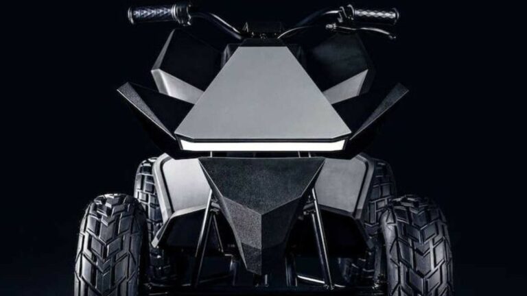 Tesla lanza mini Cyberquad para Navidad