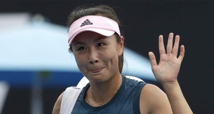 Luego que la tenista Peng Shuai denunciara a un ex funcionario por abuso, desapareció. Ahora la WTA suspendió torneos en China por eso. Foto. Radio Francia Internacional