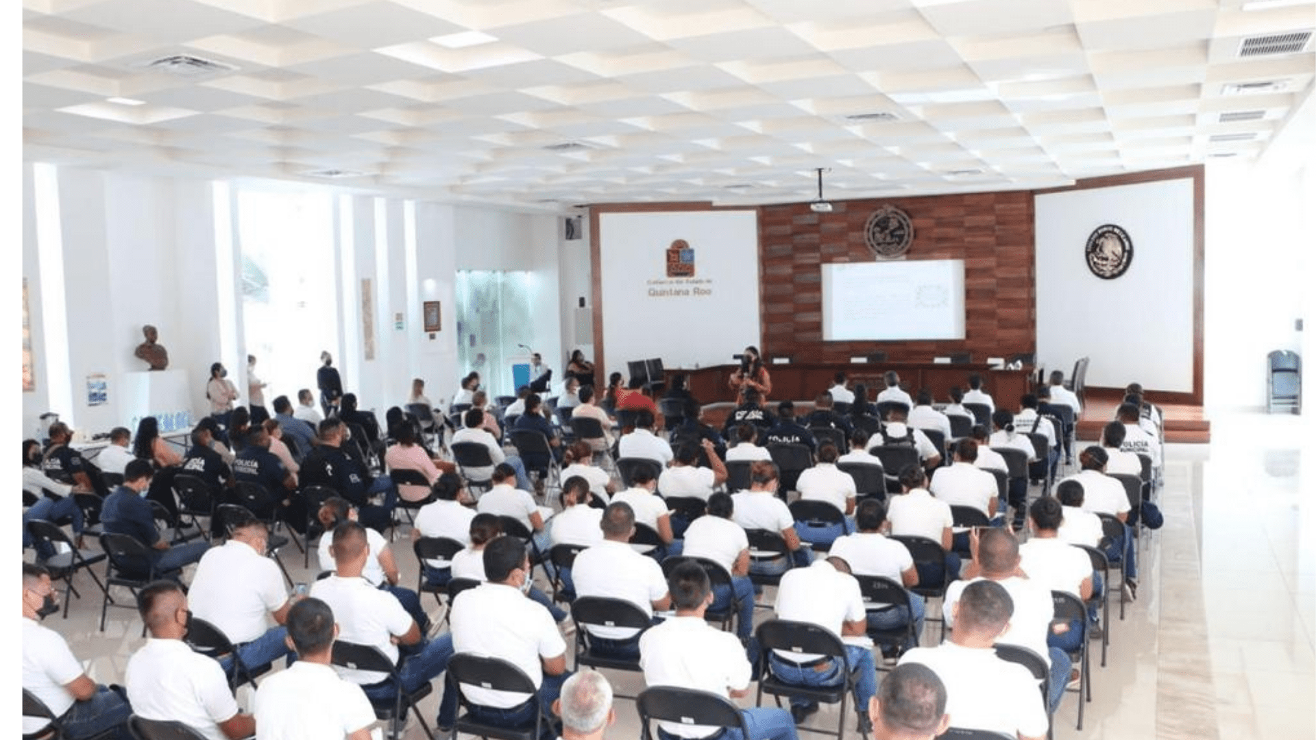 Capacitan a servidores públicos para fomentar la paz