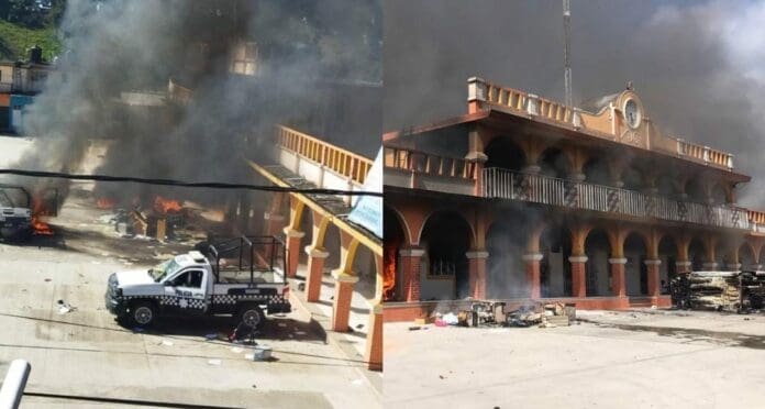 Severos destrozos causaron pobladores en un municipio de Veracruz: patrullas y alcaldía incendiadas: hay imágenes de lo sucedido. Foto: Redes sociales