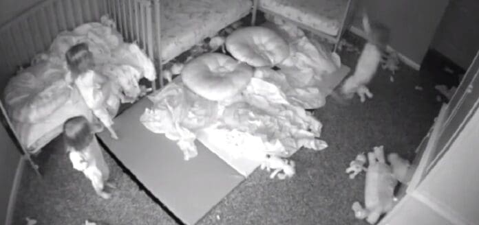 VIDEO: Trillizas son captadas hablando con supuesto fantasma